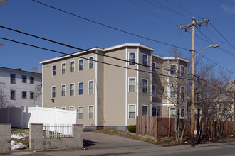 826 N Montello St in Brockton, MA - Building Photo - Building Photo