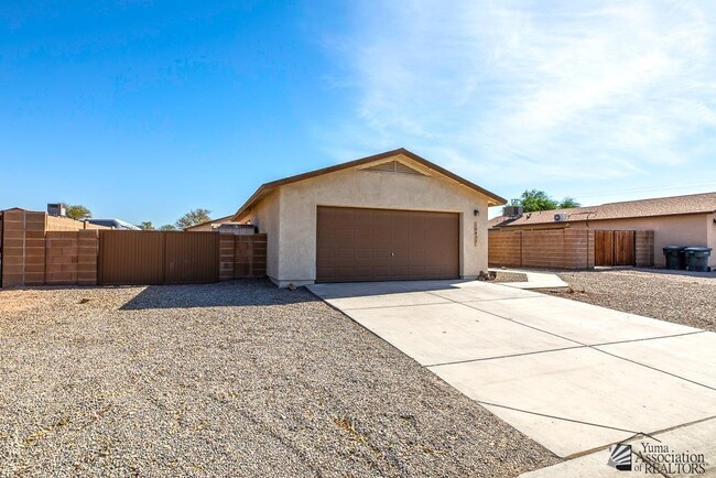 10457 S Tornado Ave in Yuma, AZ - Foto de edificio - Building Photo