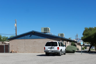 5619-5633 E 28th St in Tucson, AZ - Foto de edificio - Building Photo