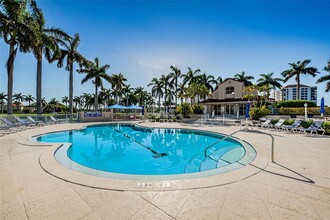 6000 Bahia Del Mar Cir in St. Petersburg, FL - Building Photo - Building Photo