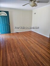 9623 E 32nd St S in Independence, MO - Foto de edificio - Building Photo