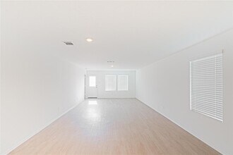 117 Dark Victory Rd in Jarrell, TX - Building Photo - Building Photo
