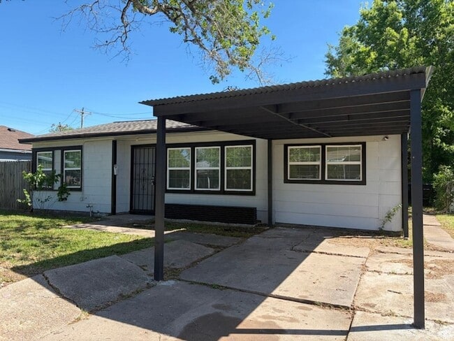 5962 Belarbor St in Houston, TX - Foto de edificio - Building Photo