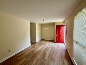 105 Glenwood Ave in Burlington, NC - Building Photo - Building Photo