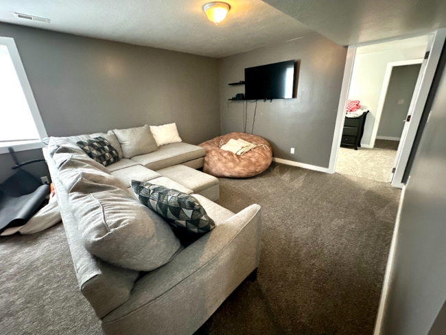 683 W 275 N in Layton, UT - Building Photo - Building Photo