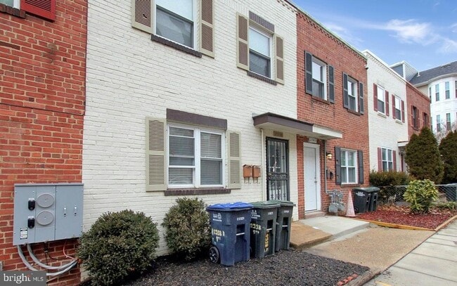 property at 2538 9th St NW