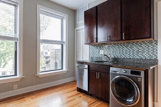 625 W Oakdale Ave, Unit 1 in Chicago, IL - Building Photo - Building Photo