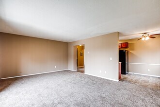 Christmas Lake Manor Apartments in Excelsior, MN - Foto de edificio - Interior Photo