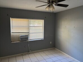 2558 Congress St in Ft. Myers, FL - Building Photo - Building Photo