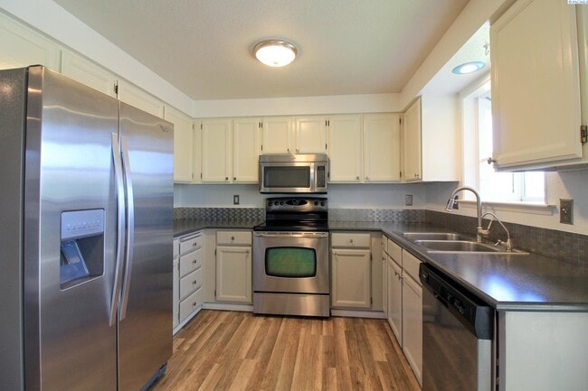 1610 Teal Ct in West Richland, WA - Building Photo - Building Photo