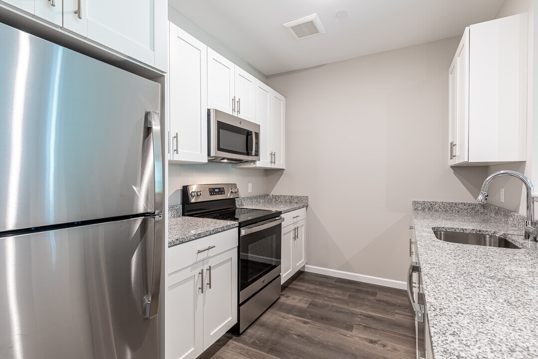 Eden & Main 55+ Apartments in Southington, CT - Foto de edificio