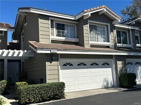 2211 Carob Way in Tustin, CA - Building Photo