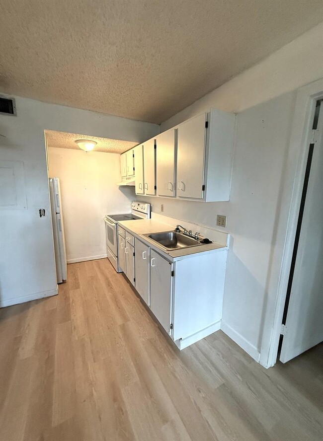 2038 NW 43rd Ter, Unit 8 in Lauderhill, FL - Building Photo - Building Photo