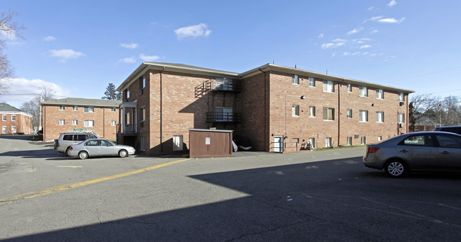 Edgewater Terrace Apartments in Pompton Lakes, NJ - Building Photo - Building Photo