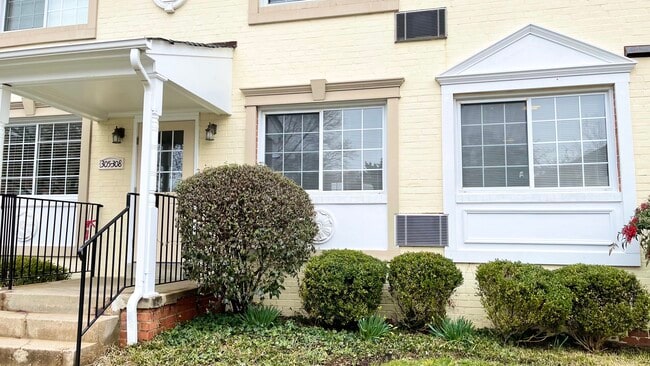 610 Main St, Unit 306 in Laurel, MD - Building Photo - Building Photo