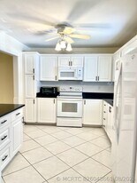 105 Oxford 500 in West Palm Beach, FL - Building Photo