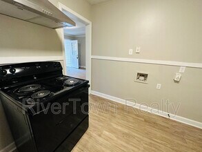 1074 E Walthal Cir in Memphis, TN - Building Photo - Building Photo