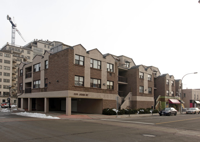 399 John St in Burlington, ON - Building Photo - Primary Photo