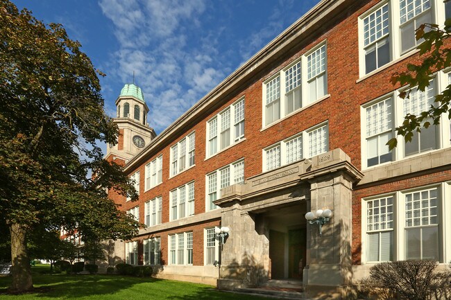 Cross Street Village in Ypsilanti, MI - Foto de edificio - Building Photo