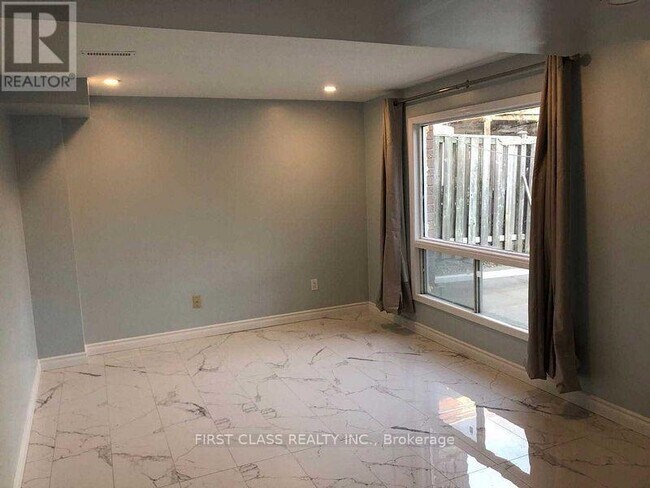 96 Fieldwood Dr in Toronto, ON - Building Photo - Building Photo