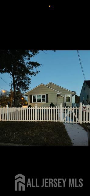 154 E 12th St in Linden, NJ - Foto de edificio