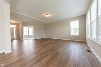 7042 Pinnacle Dr in Columbus, IN - Building Photo - Building Photo