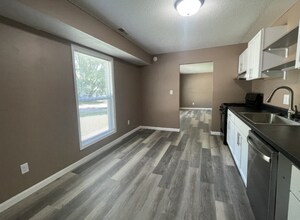 1955 Sir Richard Ct in Decatur, IL - Building Photo - Building Photo