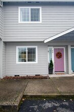 2030 Brookhurst St in Medford, OR - Foto de edificio - Building Photo