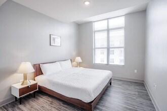 121 E Freedom Way in Cincinnati, OH - Building Photo - Building Photo