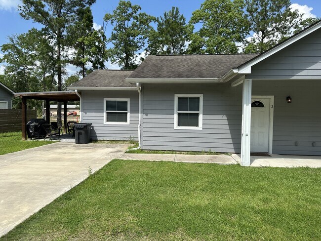 10745 Highway 12, Unit #2 in Orange, TX - Foto de edificio - Building Photo