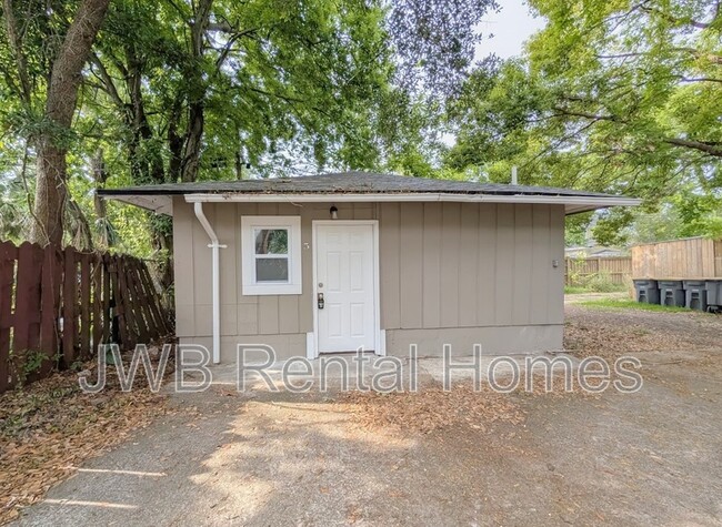 2022 Dellwood Ave in Jacksonville, FL - Building Photo - Building Photo