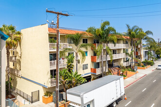 1707 Pacific Coast Hwy in Hermosa Beach, CA - Building Photo - Building Photo