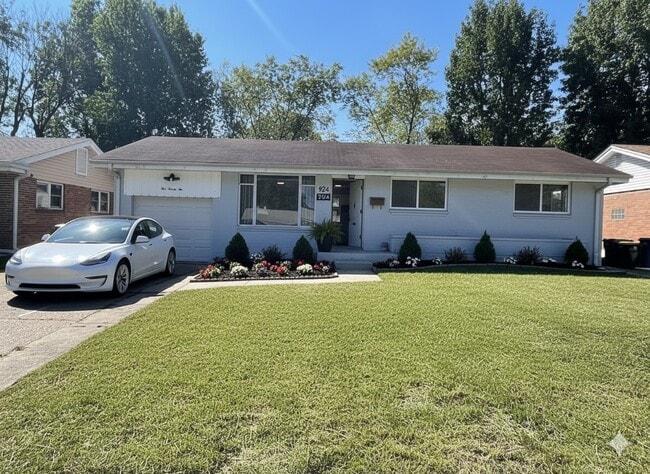 924 Lebon Dr in St. Louis, MO - Building Photo - Building Photo