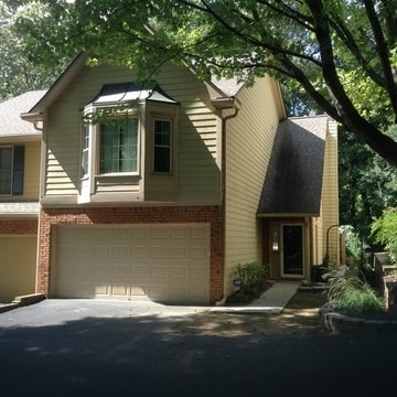 property at 2960 Woodruff Dr SE