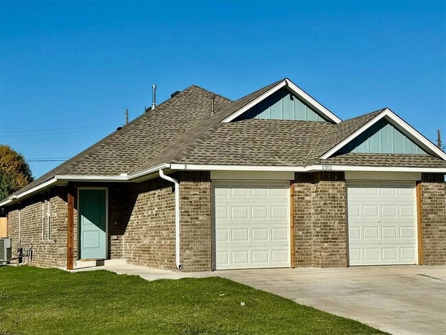 1301 SW New York Ave in Lawton, OK - Building Photo - Building Photo