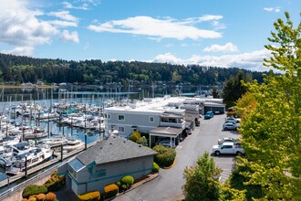 3889 Harborview Dr in Gig Harbor, WA - Foto de edificio - Building Photo