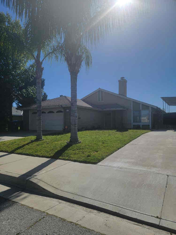 209 Zolder St in Hemet, CA - Foto de edificio - Building Photo