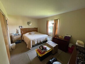 7040 Meadowbrook Ln in Hanover Park, IL - Foto de edificio - Building Photo