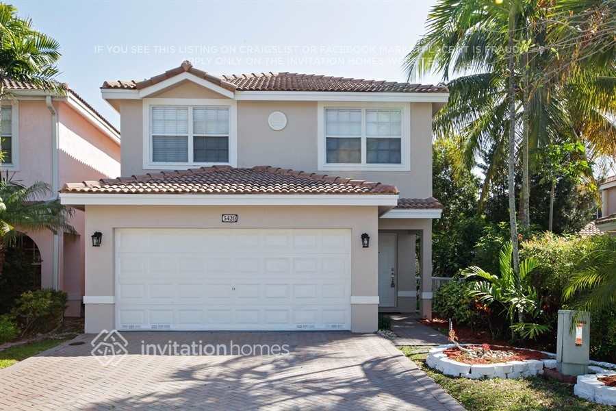 5420 NW 93rd Terrace in Sunrise, FL - Building Photo