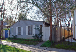 Ken's Apartments in Sacramento, CA - Building Photo - Building Photo