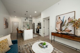 Versa in Indianapolis, IN - Foto de edificio - Interior Photo