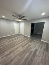 615 Vernon Rd, Unit A in Philadelphia, PA - Building Photo - Building Photo