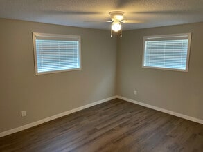 210 NE 3rd St, Unit APT 4 in Aledo, IL - Building Photo - Building Photo