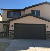 528 N 480 W in Hurricane, UT - Building Photo