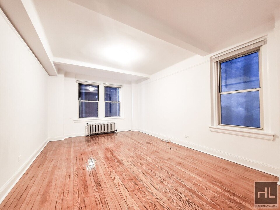 EAST 10 STREET in New York, NY - Building Photo