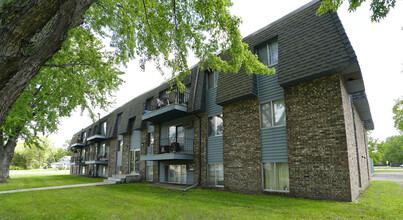 Eldridge Apartments in North St. Paul, MN - Foto de edificio - Building Photo