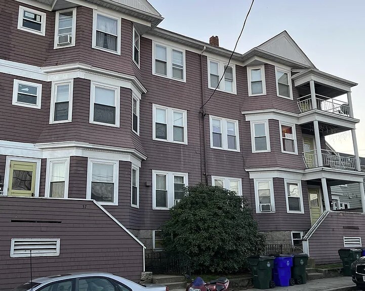 29 Bardsley St in Fall River, MA - Foto de edificio