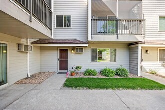 2100 Ridge Dr in Minneapolis, MN - Building Photo - Building Photo