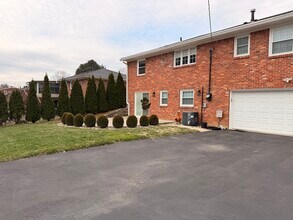 9410 Tiverton Way in Louisville, KY - Building Photo - Building Photo