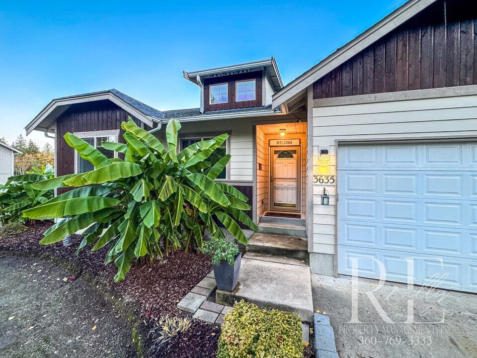 3635 Nevada Ave E in Port Orchard, WA - Building Photo